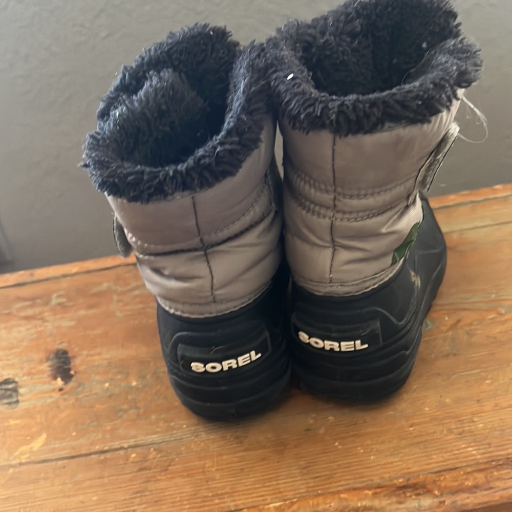 Toddler Sorel Snow boots so cute great condition! - Picture 2 of 5